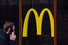 Во Львове священник освятил ресторан McDonald’s