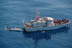 Десятки мигрантов утонули при крушении лодки у берегов Ливии