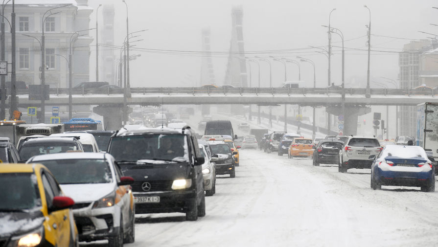 Дептранс Москвы спрогнозировал серьезные пробки на дорогах из-за непогоды