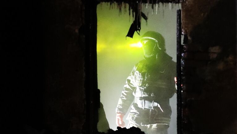 Крупный пожар в ангаре в Ленинградской области ликвидирован — Новости Mail.ru