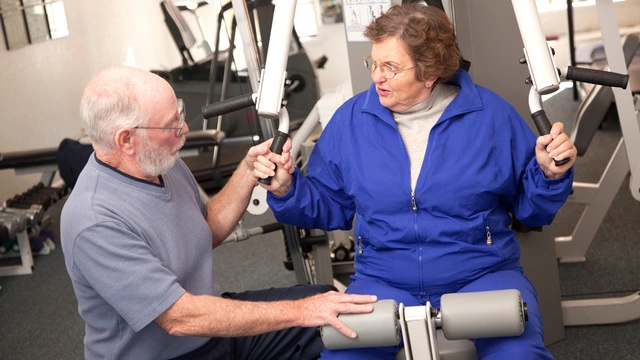 Интенсивные тренировки способствуют профилактике переломов у пожилых женщин — новости медицины
